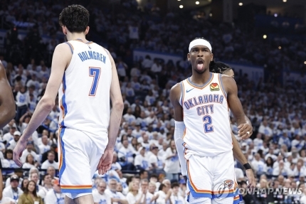 OKC 썬더의 샤이 길저스-알렉산더(오른쪽)