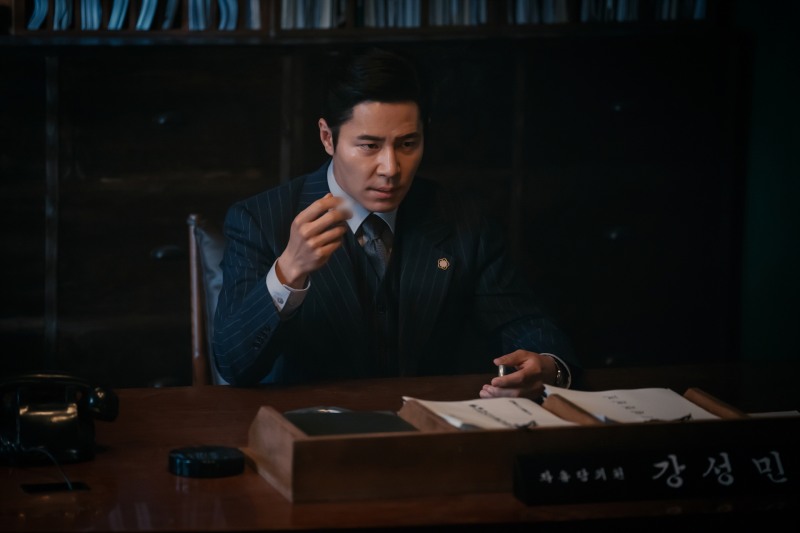 ‘삼식이 삼촌’ 이규형, 양면성을 가진 인물로 변신…극악무도한 국회의원 강성민 캐릭터 스틸 공개