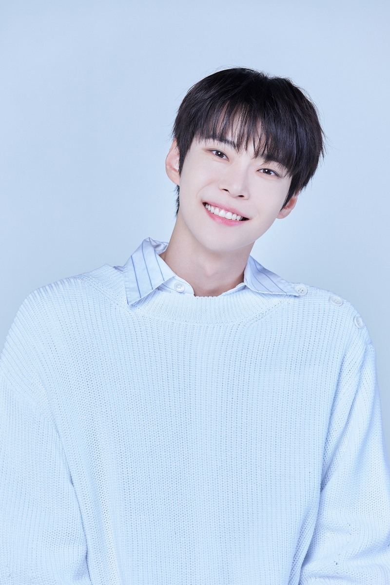 NCT 도영, 성공적 솔로 데뷔…첫 번째 앨범 ‘청춘의 포말’ 국내외 차트 1위