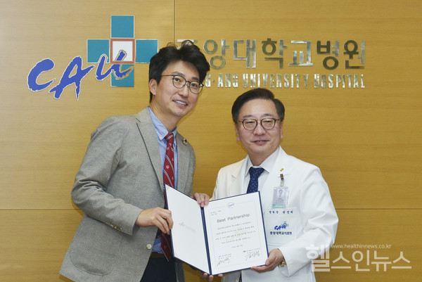 (왼쪽부터)에이치플러스양지병원김상일병원장,중앙대학교병원권정택병원장