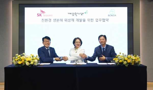 왼쪽부터 SK리비오 양호진 대표, 깨끗한나라 최현수 대표, 보노아 김용일 대표 (사진 제공=깨끗한나라)