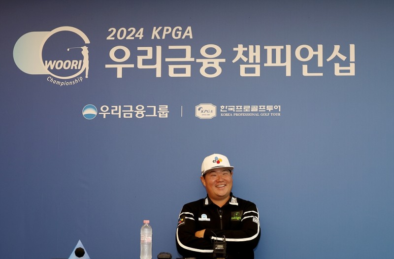 인터뷰하고 있는 임성재 사진=KPGA