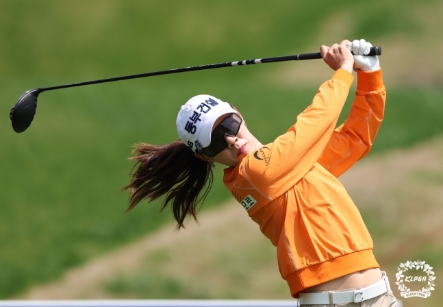 KLPGA 챔피언십 첫날 '전예성·박주영' 단독 선두