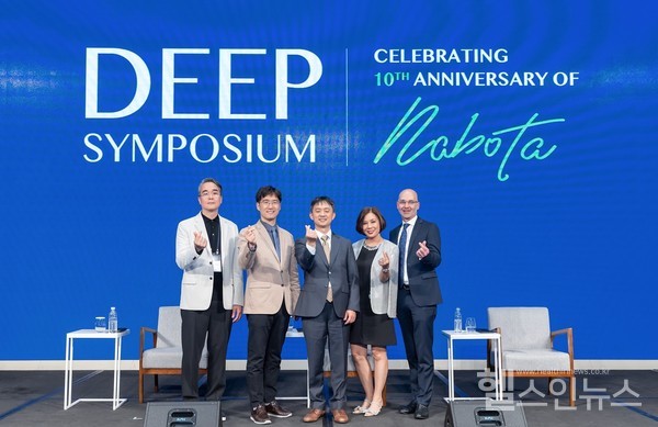 나보타심포지엄에서참석자들이기념촬영을하고있다.(왼쪽부터윤춘식예미원피부과원장,박병철단국대학교병원피부과교수,박성수대웅제약대표,크리스티나푸얏필리핀피부과전문의,루이아벨라에볼루스최고메디컬책임자)