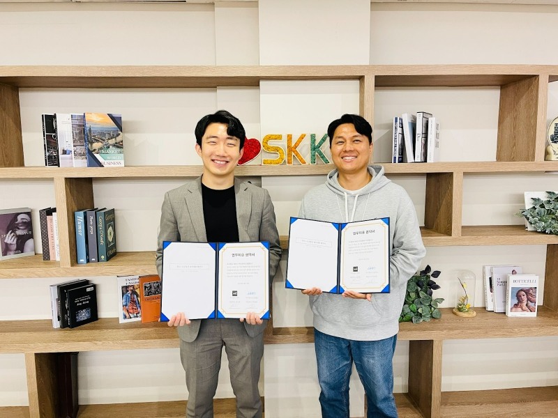 <왼쪽으로부터 (주)위티 심지훈 대표, (주)소금광산 유창현 대표>