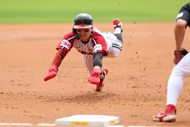 사진=도루 시도하는 박해민