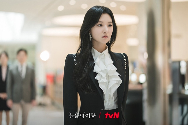 ‘지배종’ 한효주 VS ‘눈물의 여왕’ 김지원, 각기 다른 매력의 여성 CEO 패션 화제… 보는 재미 선사‘