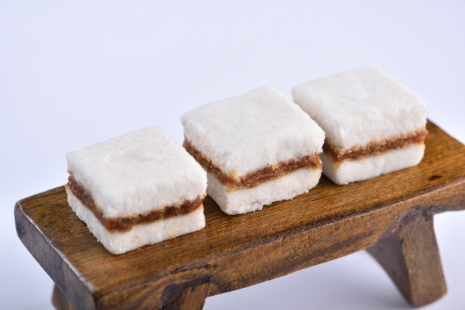 “백설기와 흑당의 만남” 메고지고, 꿀설기 출시