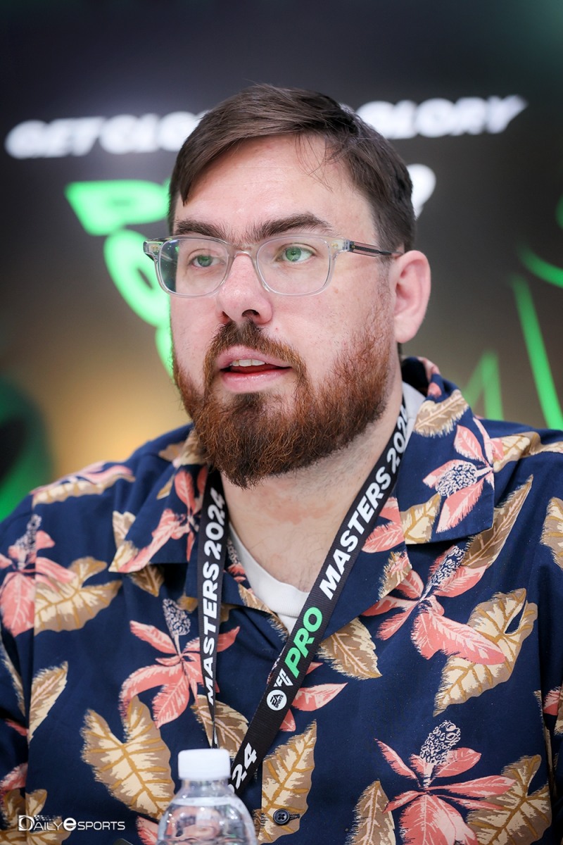 EA 커미셔너 샘 터크바스, "FC 프로 목표는 팬 즐겁게 해주는 것"