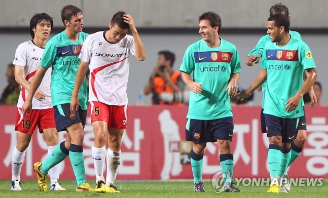 사진=2010년 8월 K리그 올스타팀과 대결한 FC바르셀로나
