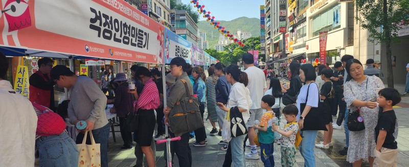 소상공인시장진흥공단 안양센터, 가족과 함께하는 철쭉축제 봄 나들이! 어린이는 상점가 체험활동 만끽