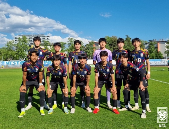 사진=슬로베니아와의 국제친선대회 준결승에 선발로 나선 U-15 대표팀 선수들의 모습.