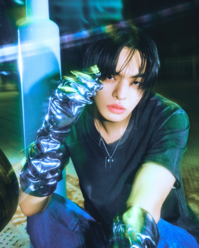 리오(LEO), 첫 EP ‘COME CLOSER’ 포토 티저 공개…네온 컬러로 완성한 세련美