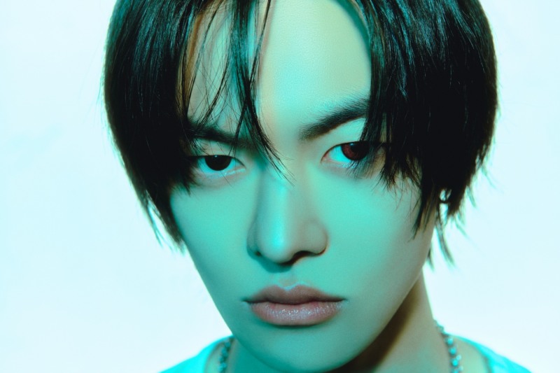리오(LEO), 첫 EP ‘COME CLOSER’ 포토 티저 공개…네온 컬러로 완성한 세련美