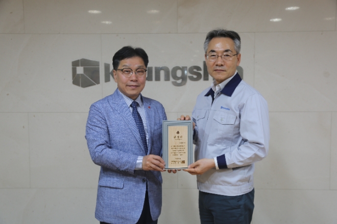 사진=(왼쪽부터) 인천공동모금회 박용훈 사무처장, ㈜경신 최병학 부사장