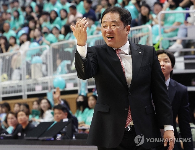 사진=환하게 웃는 전창진 감독 / 출처=연합뉴스