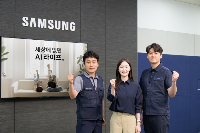 삼성전자서비스·삼성전자판매·삼성전자로지텍 직원들이 삼성스토어 대치점에서 여름 에어컨 성수기를 맞아 고객 편의성 향상을 위한 역량 강화를 다짐하고 있다. / 사진=삼성전자 제공