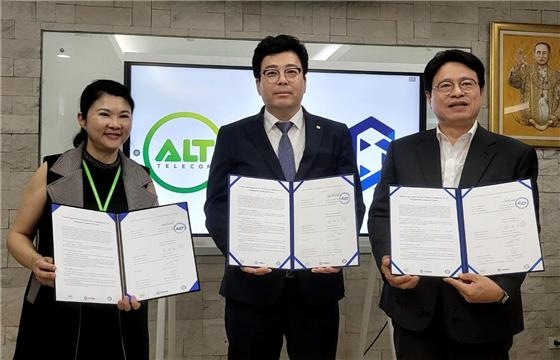 ALT그룹 프리야폰 탕파오삭 회장, 엘텍그룹 김세호 총괄회장. 사진=엘텍유브이씨