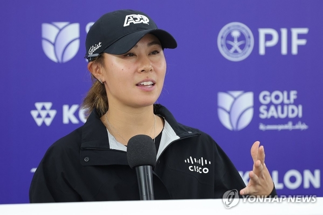 사진=답변하는 다니엘 강