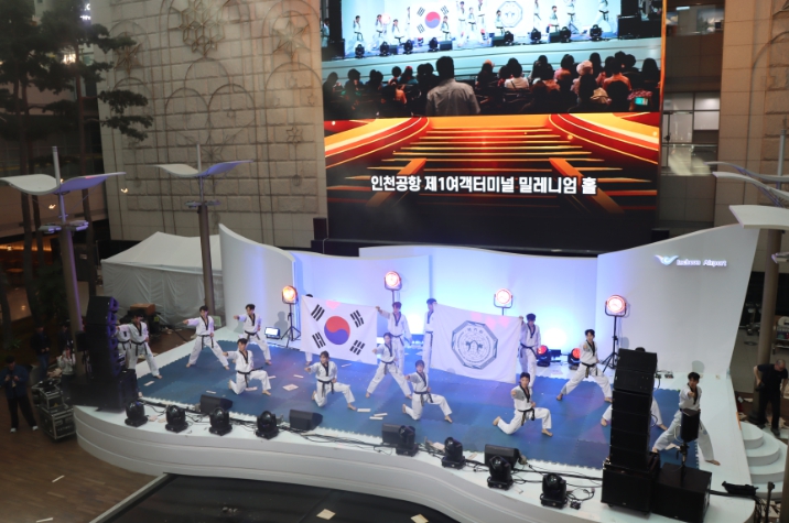 사진=국기원 태권도시범단이 5월 8일(수) 오후 4시 30분부터 인천국제공항 제1여객터미널 밀레니엄홀에서 시범공연을 펼쳤다.