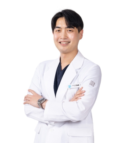 “무릎 퇴행성관절염 인공관절 수술…언제 걸을 수 있나요?”