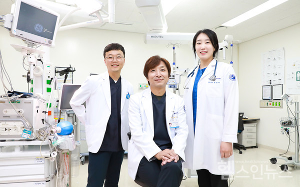 (왼쪽부터)충남대학교병원응급의학과강창신교수,박정수교수,윤정아전공의