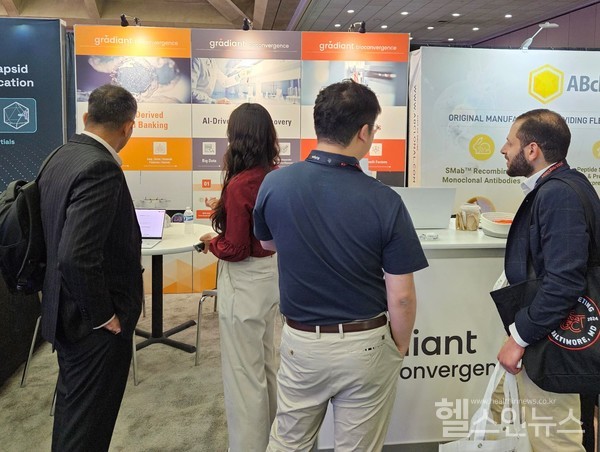 그래디언트바이오컨버전스는지난7일부터11일까지미국볼티모어에서열린제27회ASGCT연례회의에참가해부스를열고,오가노이드기반의유전자치료제안정성평가플랫폼및유도만능줄기세포(iPCS)를활용한희귀질환질병모델링플랫폼을소개했다.