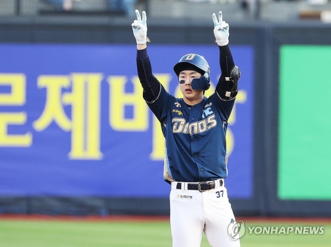 사진=박건우 '2루타'