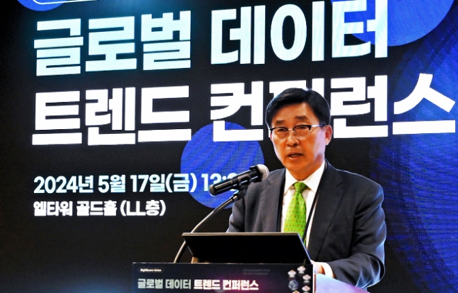글로벌 데이터 콘퍼런스 개회사 중인 김춘진 사장 / 사진=한국농수산식품유통공사 제공