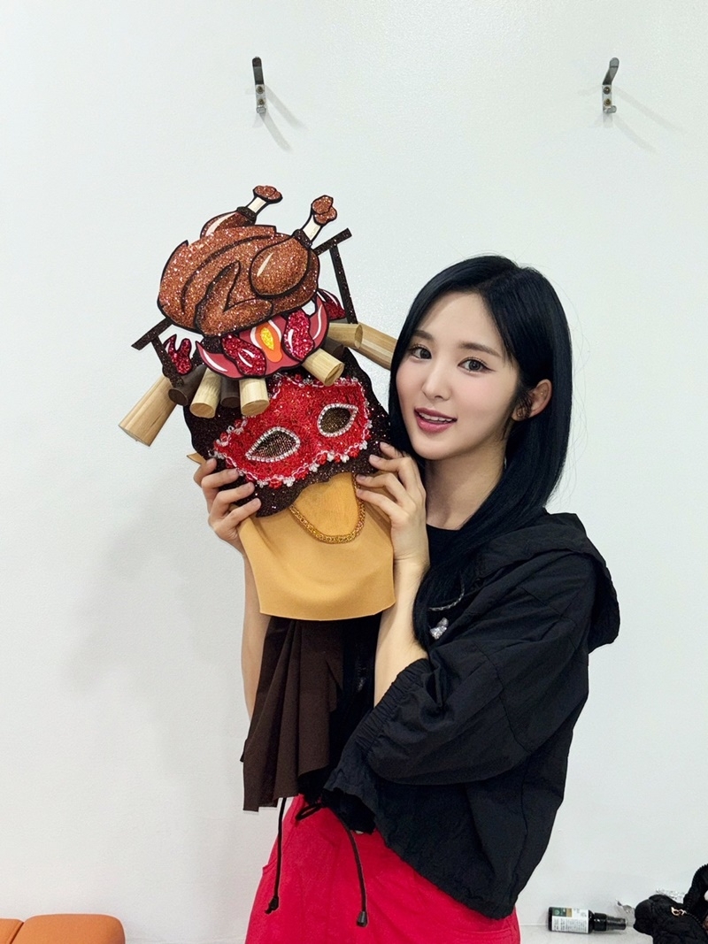 ‘복면가왕’ 트라이비 송선, 청아한 보이스+화려한 무대매너로 뜨거운 찬사