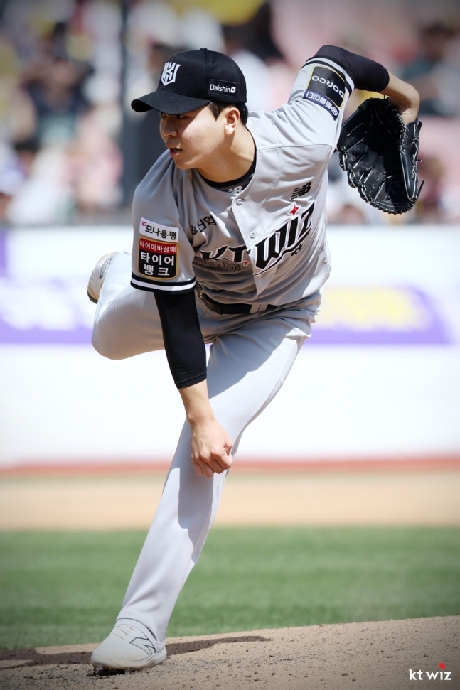 사진 = kt wiz 손동현