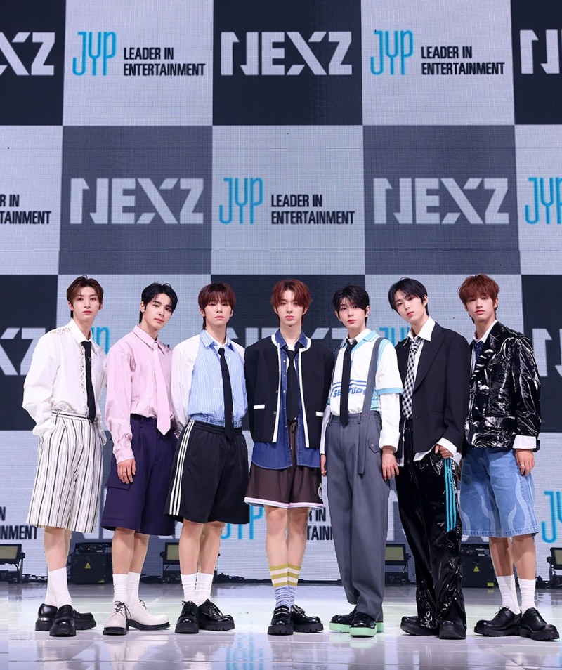 ‘2024년 사로잡을 슈퍼 루키’ NEXZ, 데뷔 쇼케이스 성료…다채로운 매력 향한 기대