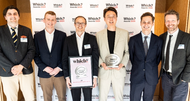 사진=LG전자가 영국의 권위있는 비영리 소비자매체 ‘위치(Which?)’로부터 5년 연속 ‘올해의 홈 엔터테인먼트 브랜드’로 선정됐다. LG전자 영국법인 관계자들이 '위치 어워드 2024'에 참석해 수상 기념 촬영을 하고 있다.