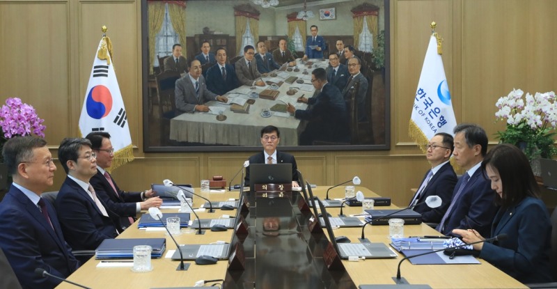 사진=이창용 한국은행 총재가 23일 오전 서울 중구 한국은행에서 열린 금융통화위원회 본회의에서 회의를 주재하고 있다.