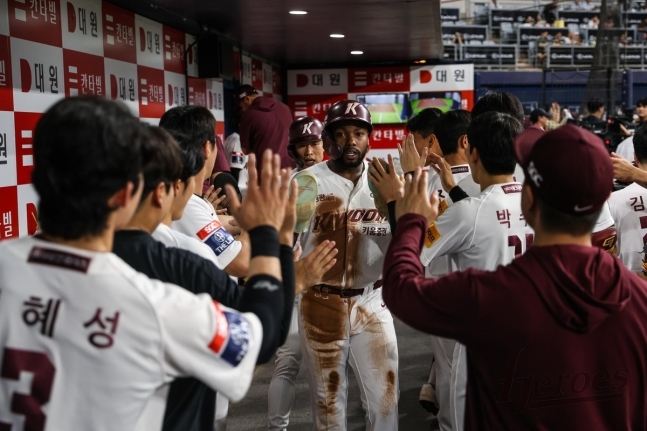 사진=결승타를 친 키움 로니 도슨