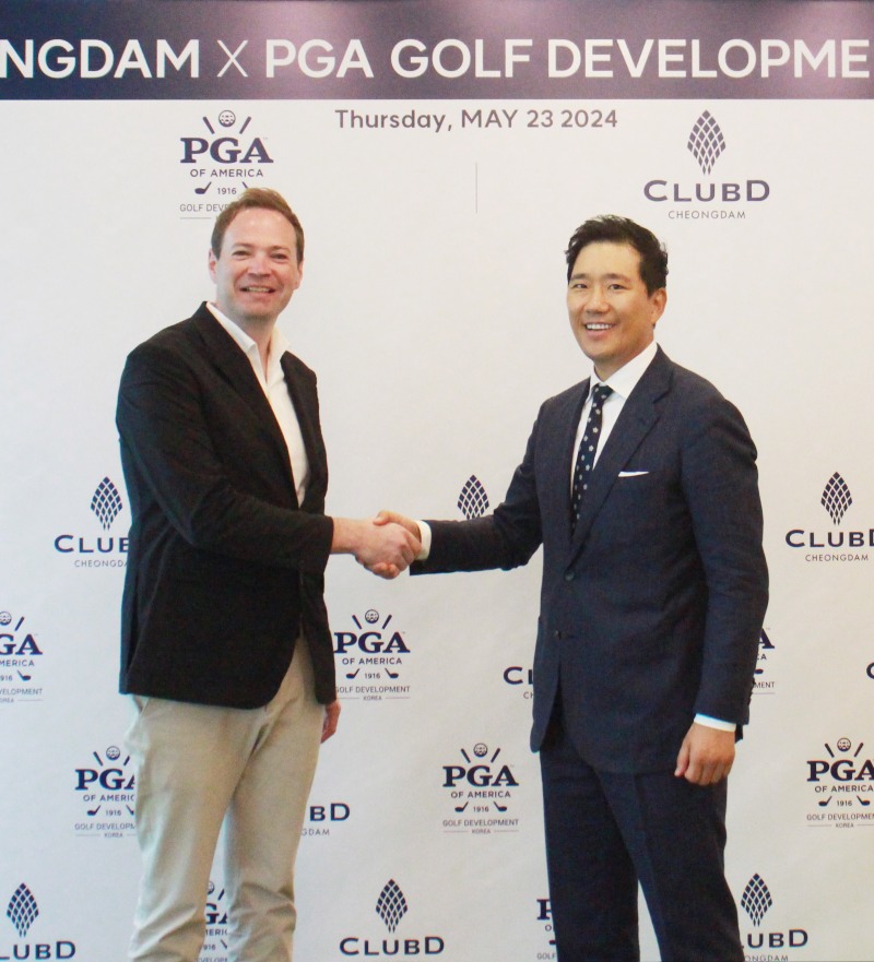 죄측 팀 닐(Tim Neil) PGA Golf Development Korea 대표, 우측 최정훈 ㈜이도 대표이사