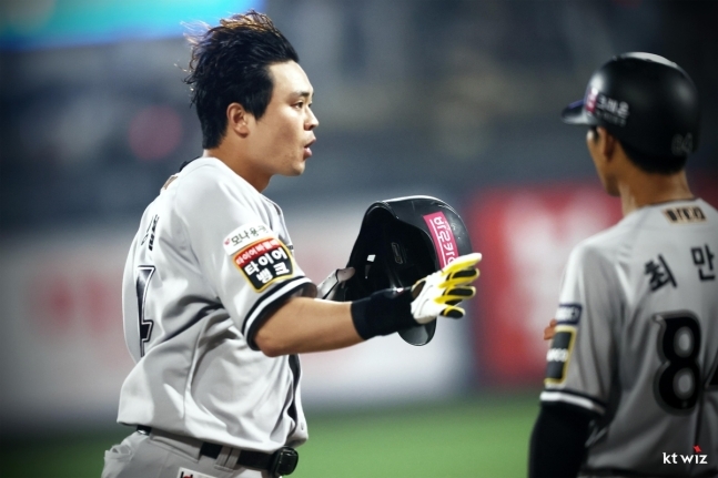 사진=끝내기 홈런 친 문상철