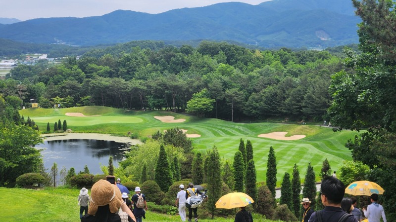 4번홀(파4) 12조 티샷을 마친후 세컨으로 이동