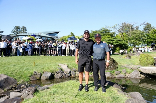 최경주의 볼이 자리한 페널티 구역 속 섬. 사진_KPGA