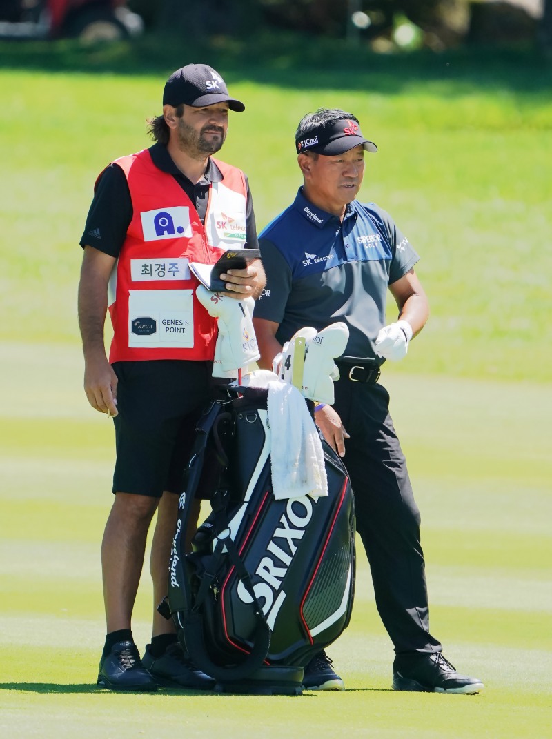 최경주는 골프를 쉽게, 정교하게 할 수 있는 것에 초점을 맞춰 골프백을 꾸렸다. 사진_던롭스포츠코리아