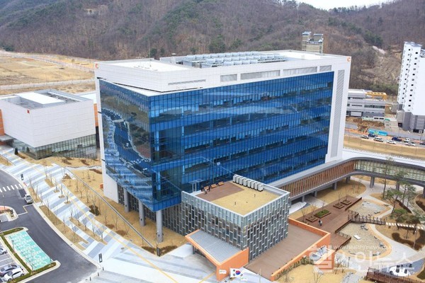 케이메디허브가암·당뇨치료제개발지원강화를위해GPCR평가기술서비스지원을확대한다.사진은케이메디허브신약개발지원센터전경