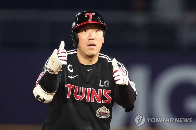 사진=김현수 5타수 4안타 1타점 4득점