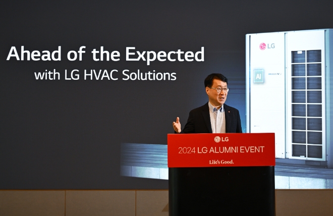LG전자가 아시아 5개국의 냉난방공조(HVAC) 컨설턴트들을 한국에 초청해 ‘2024 LG HVAC 리더스 서밋’을 개최하고, 아시아 지역 B2B 핵심고객들과의 사업협력을 강화한다. LG전자 H&A사업본부 에어솔루션사업부장 이재성 부사장이 29일 서밋에서 기조연설을 하고 있다. / 사진=LG전자 제공