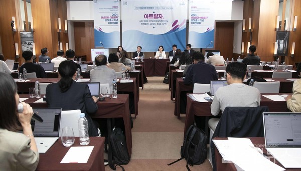 레오파마아트랄자급여출시기념기자간담회(좌측부터)안지영교수,이동훈교수,레오파마의학부최선상무,아트랄자사업부김원철상무,마켓엑세스신근수상무