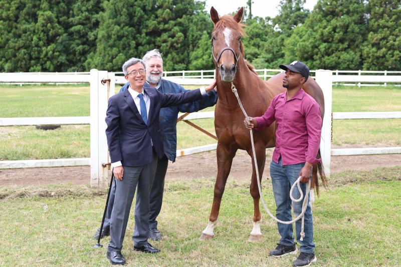 명예경주마 선정된 당대불패와 정기환 회장, 리어던 마이클 조셉 대표