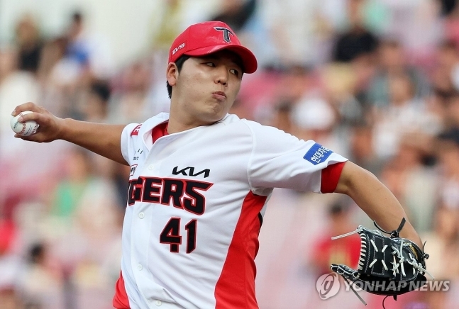 사진=투구하는 황동하