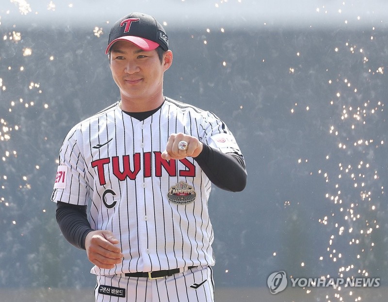 '우승 캡틴' 오지환, 손목 통증 탓에 1군 엔트리 제외