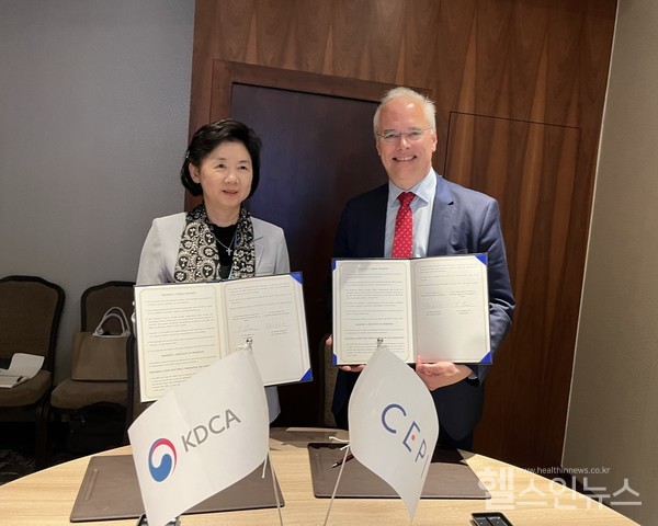(왼쪽부터)질병관리청지영미청장,CEPI해쳇대표