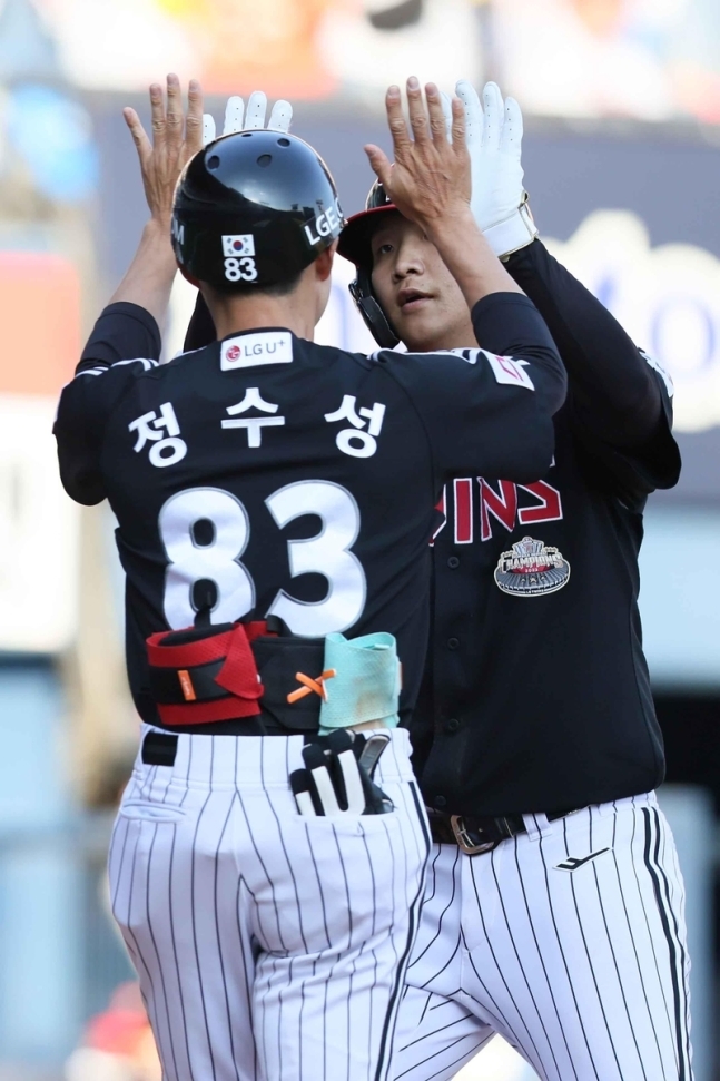 사진=4회 시즌 5호 홈런을 친 문보경