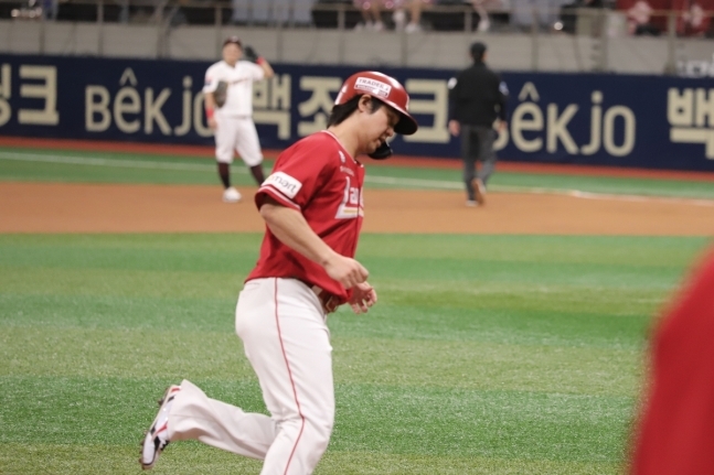 SSG 최정이 통산 1천500타점과 1천400득점을 돌파했다.